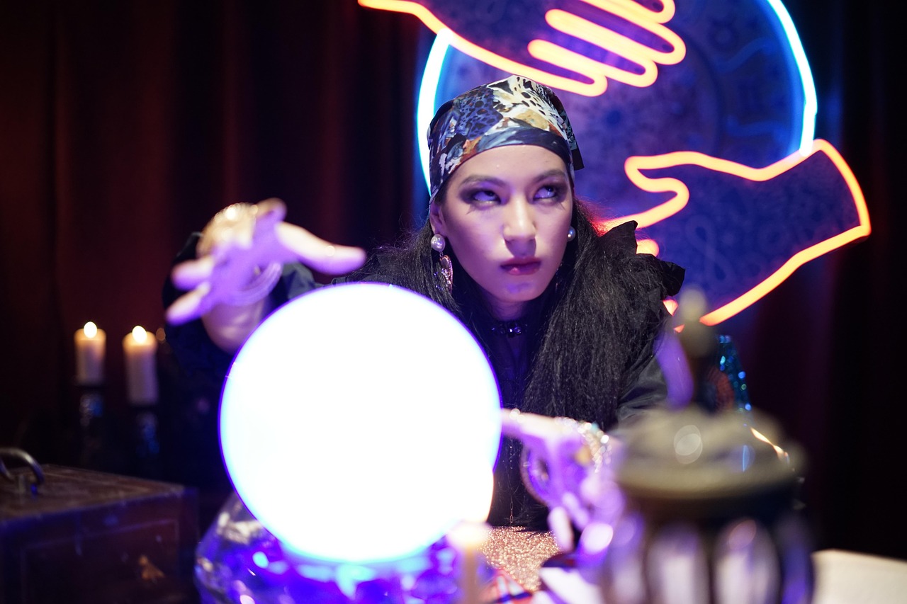 fortuneteller-5106947_1280