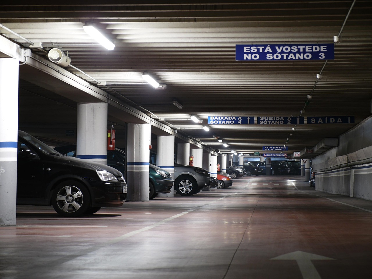 parking-2478837_1280